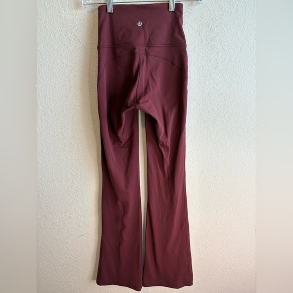 Lululemon Groove Super-High-Rise Flared Pant Nulu
Smoky Red Size 2 - Picture 7 of 8